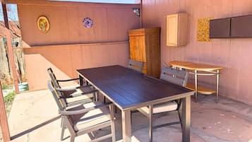 Classic Quadruple Room | Outdoor dining