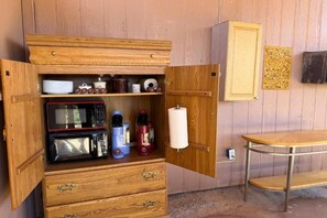 Classic Quadruple Room | Interior - Travelers Motel (Kanab)