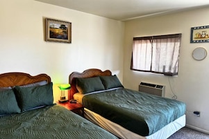 Espacio para trabajar con laptop y wifi gratis