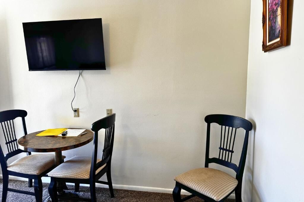 Basic Quadruple Room | Dining