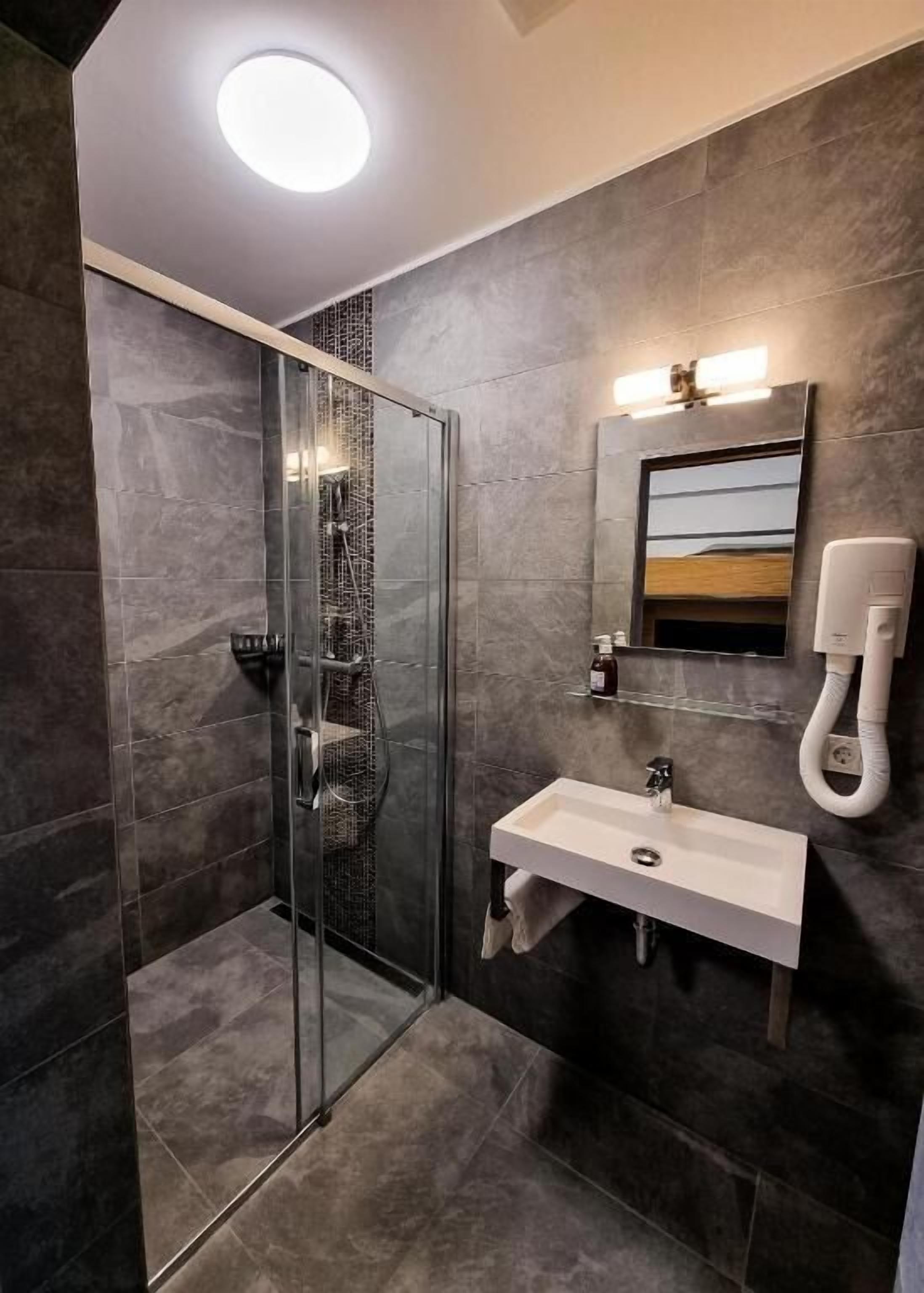 Twin Room, River View | Bathroom | Shower, free toiletries, hair dryer, towels