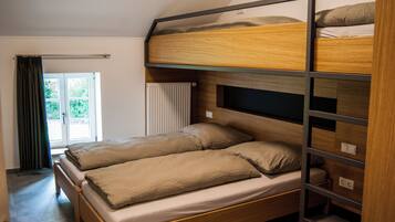 Perhehuone, jokinäköala