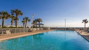 Piscina coperta, piscina all'aperto