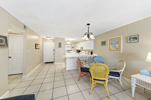 Signature Condo, 2 Bedrooms, 2 Bathrooms, Garden View | In-room dining - Seaside Beach & Racquet 2105 (Orange Beach)