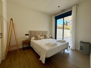 3 makuuhuonetta, silitysrauta/-lauta, internet, vuodevaatteet