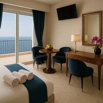 Habitación clásica con 1 cama doble o 2 individuales, balcón, vistas al mar | Caja fuerte, escritorio, cortinas opacas y sistema de insonorización