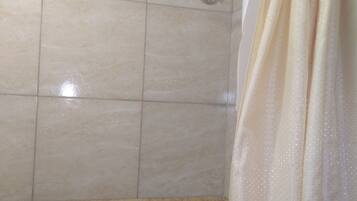 Handtücher, Seife, Toilettenpapier