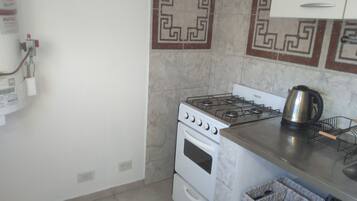 Micro-ondes, four, plaque de cuisson