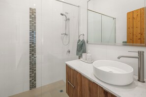 Shower, hair dryer, towels, soap - Light-Filled North Perth Stay | Walk to Cafes | Stylish & Central (North Perth)