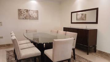 Luksusleilighet, balkong | Spiseområde