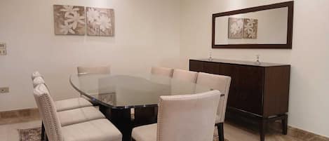 Apartament de luxe, balcó | Servei de restauració