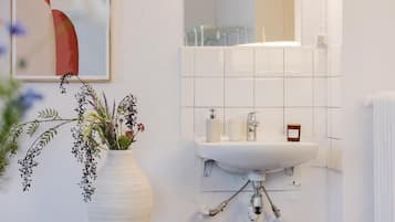 Suihku, pyyhkeet, saippua, sampoo