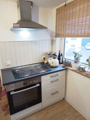 Réfrigérateur, four, plaque de cuisson, lave-vaisselle