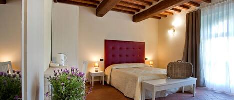 3 bedrooms, in-room safe, desk, iron/ironing board