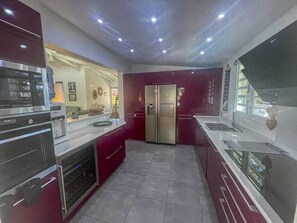 Fridge, microwave, oven, dishwasher - Villa for 6 - Pool and garden in Saint-François (Saint-François)