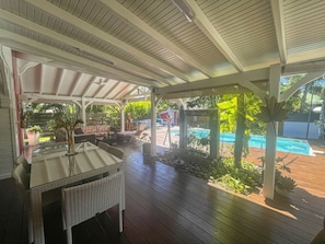 Outdoor dining - Villa for 6 - Pool and garden in Saint-François (Saint-François)