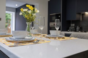 Dining - A clean, luxurious, spacious and modern 4 Bedroom house (Borehamwood)