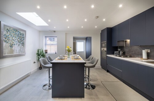 A clean, luxurious, spacious and modern 4 Bedroom house
