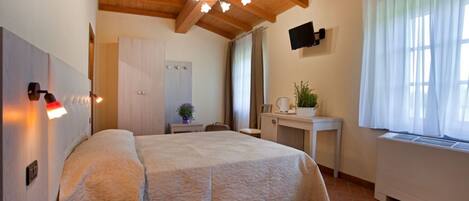 4 bedrooms, iron/ironing board, travel crib