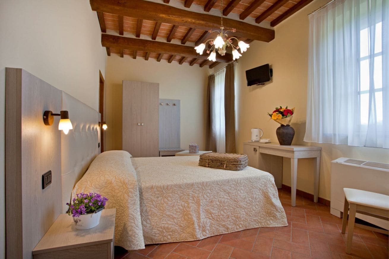 4 bedrooms, in-room safe, desk, iron/ironing board