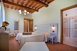 4 bedrooms, in-room safe, desk, iron/ironing board - Tenuta San Giovanni Lavender (Lucca)