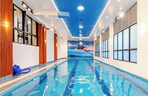 Pool - Cozy2bedroom master Master ensuite Apartment with a heated pool & Gym (Nairobi)