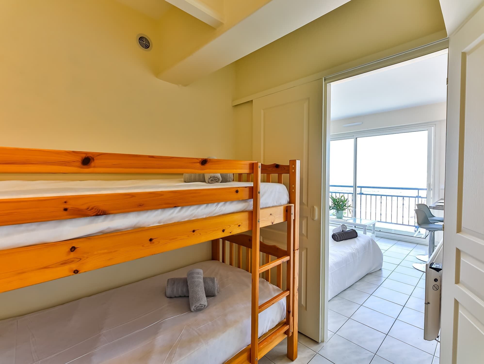 Bügeleisen/Bügelbrett, WLAN, Bettwäsche