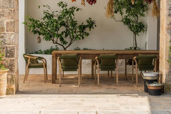 Superior Studio Suite, Patio, Courtyard View | Outdoor dining - Masseria il Pergolo (Martina Franca)
