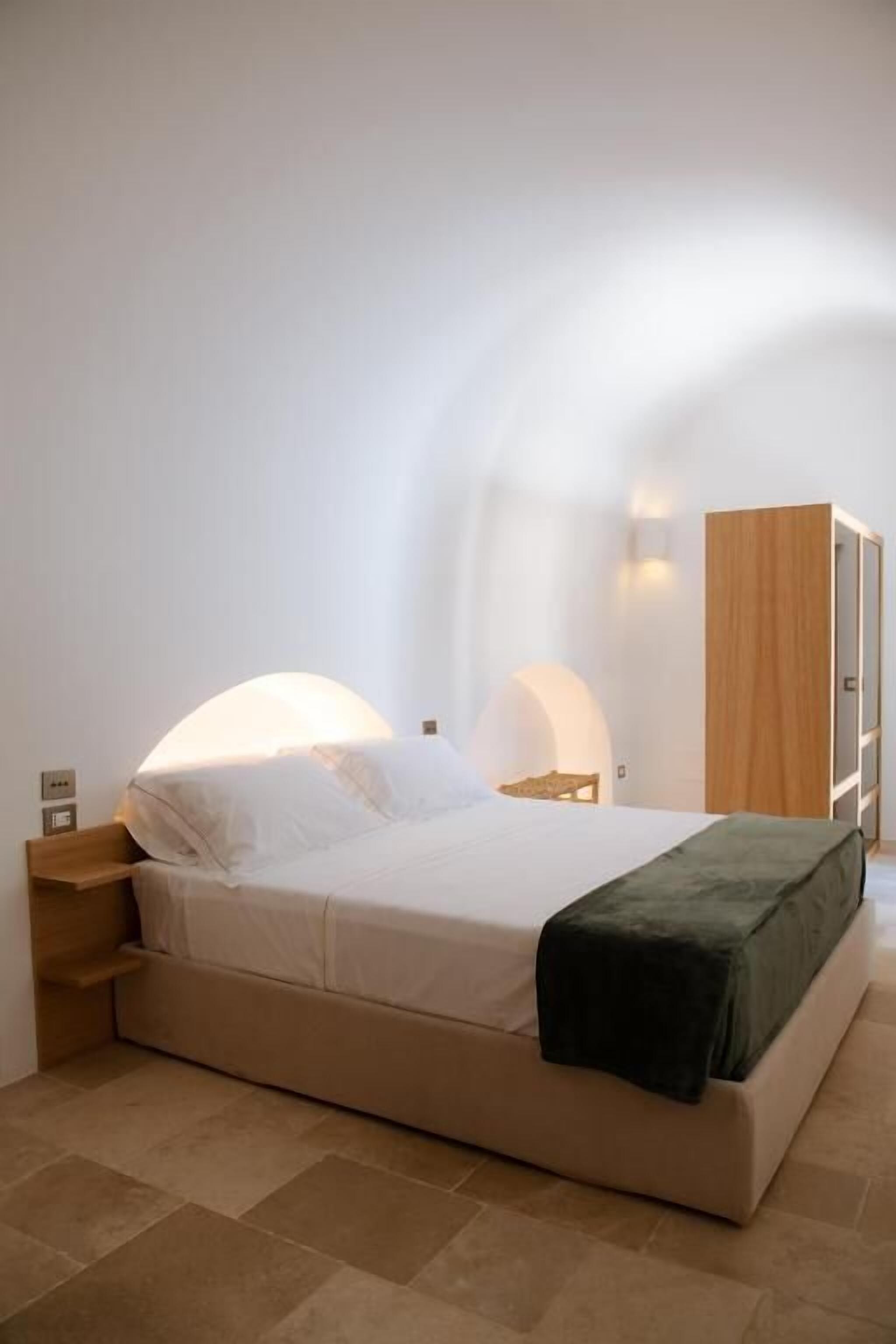 Blendingsgardiner, lydisolert, strykejern/-brett og wi-fi (inkludert)