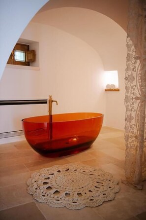 Exclusieve suite, terras, uitzicht op de binnenplaats | Interieur