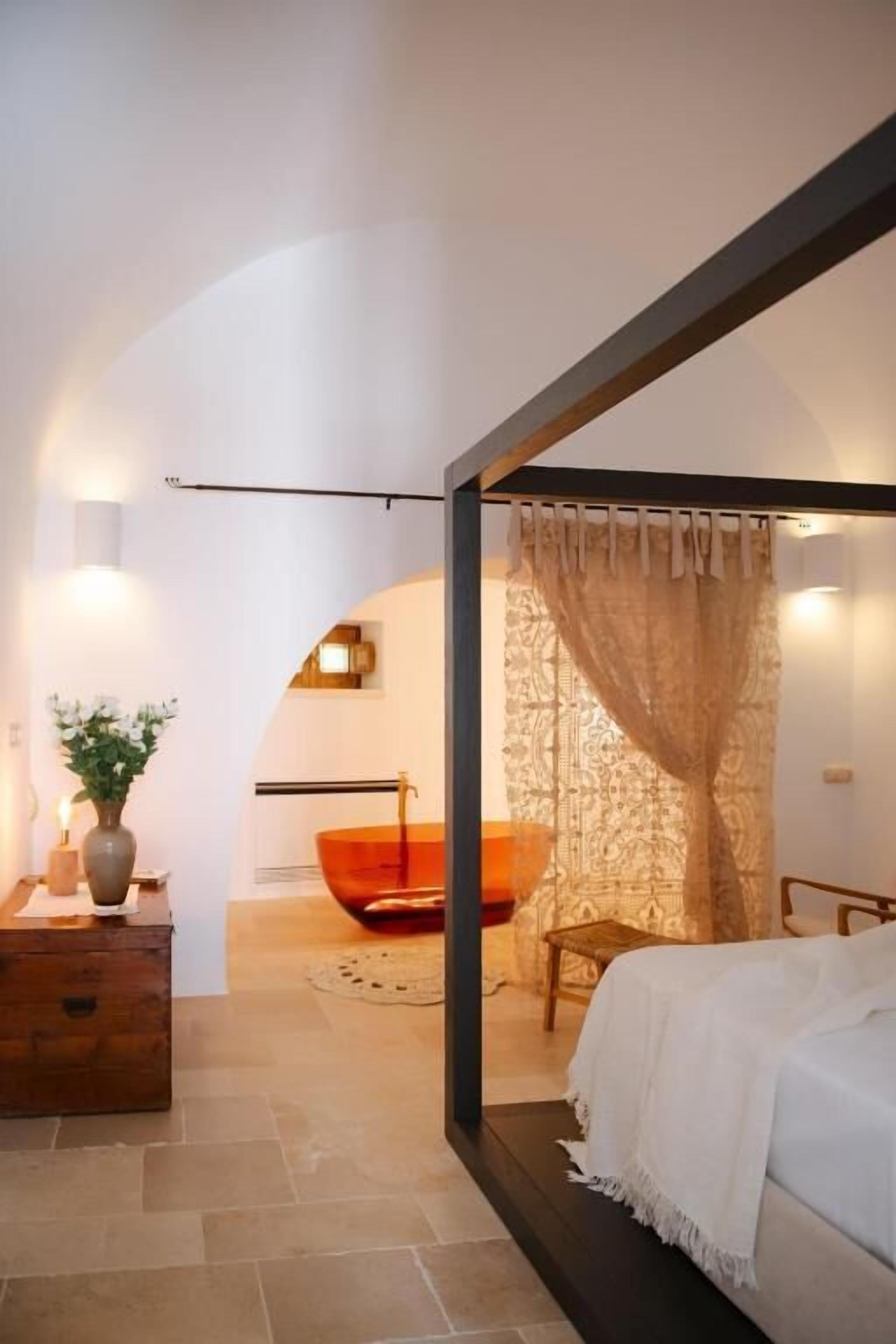 Suite – exclusive, terrasse, bakgårdsutsikt | Blendingsgardiner, lydisolert, strykejern/-brett og wi-fi (inkludert)