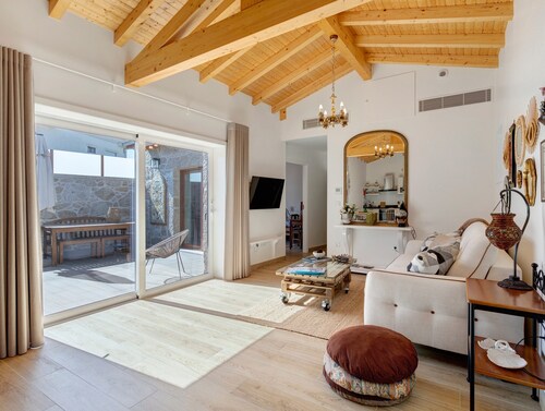 Apartment 'Casa Cantinho Da Touça' with Mountain View, Wi-Fi and Air Conditioning
