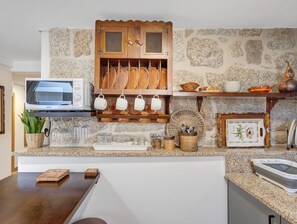 Interior - Apartment 'Vinha Da Touça T0' with Mountain View, Wi-Fi and Air Conditioning (Soajo)