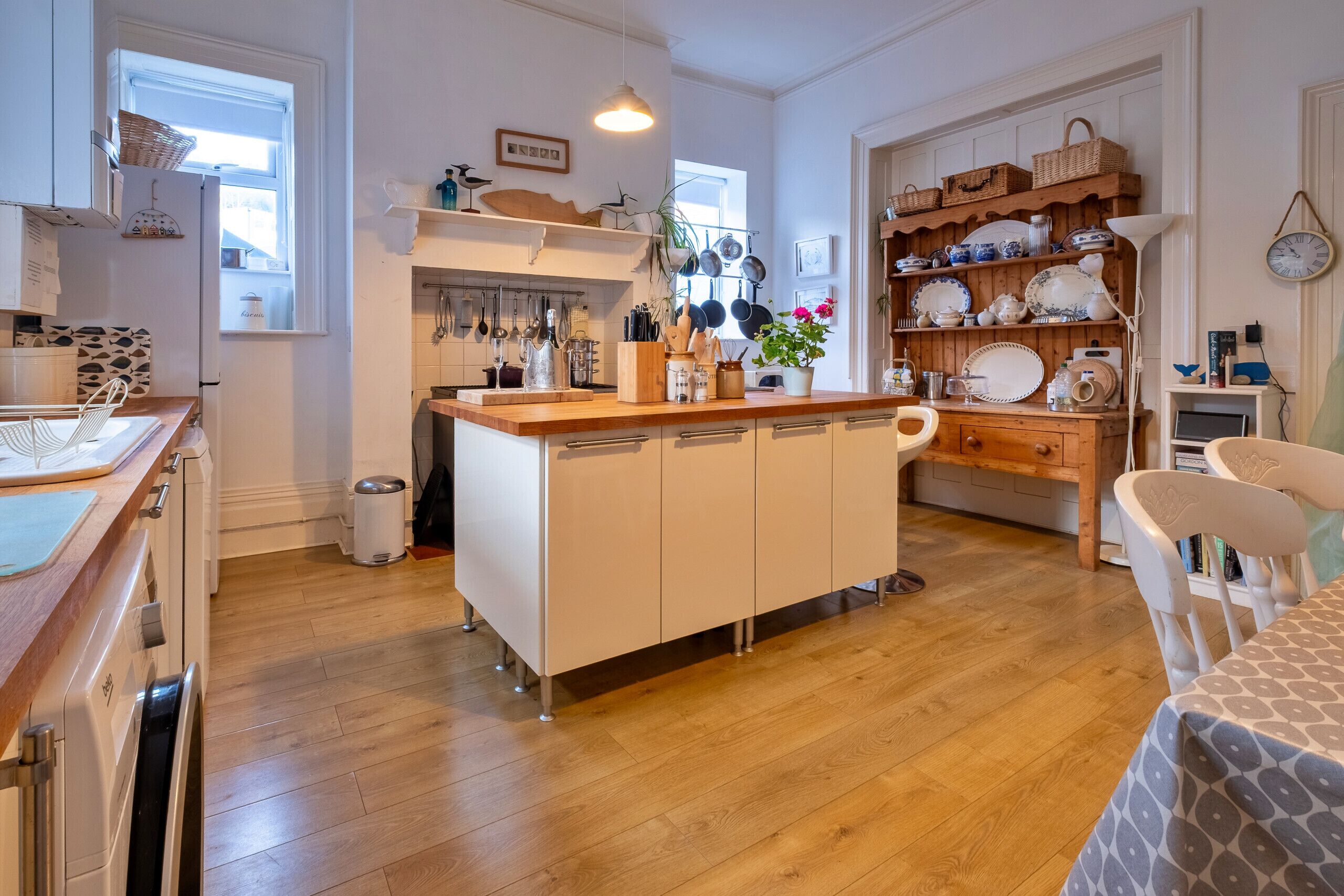 Fridge, microwave, oven, coffee/tea maker