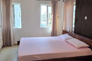 2 bedrooms, WiFi, bed sheets - UrbanSuits Devtraco Court B 2Bedroom With Balcony (Tema)