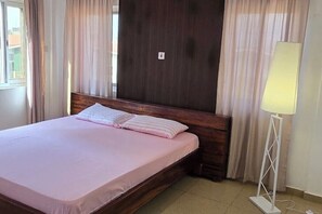 2 bedrooms, WiFi, bed sheets