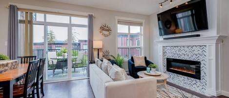 智能电视、壁炉