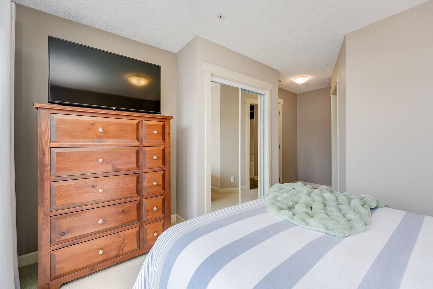 4 makuuhuonetta, silitysrauta/-lauta, vauvan matkasänky, ilmainen Wi-Fi