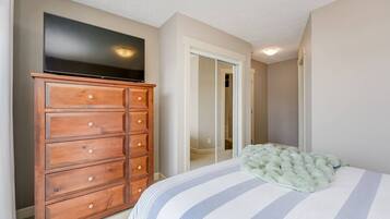 4 makuuhuonetta, silitysrauta/-lauta, vauvan matkasänky, ilmainen Wi-Fi