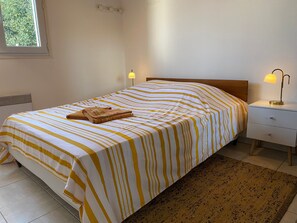 1 habitación y ropa de cama 