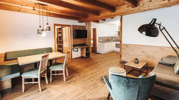 Apartment, Bergblick | Wohnbereich