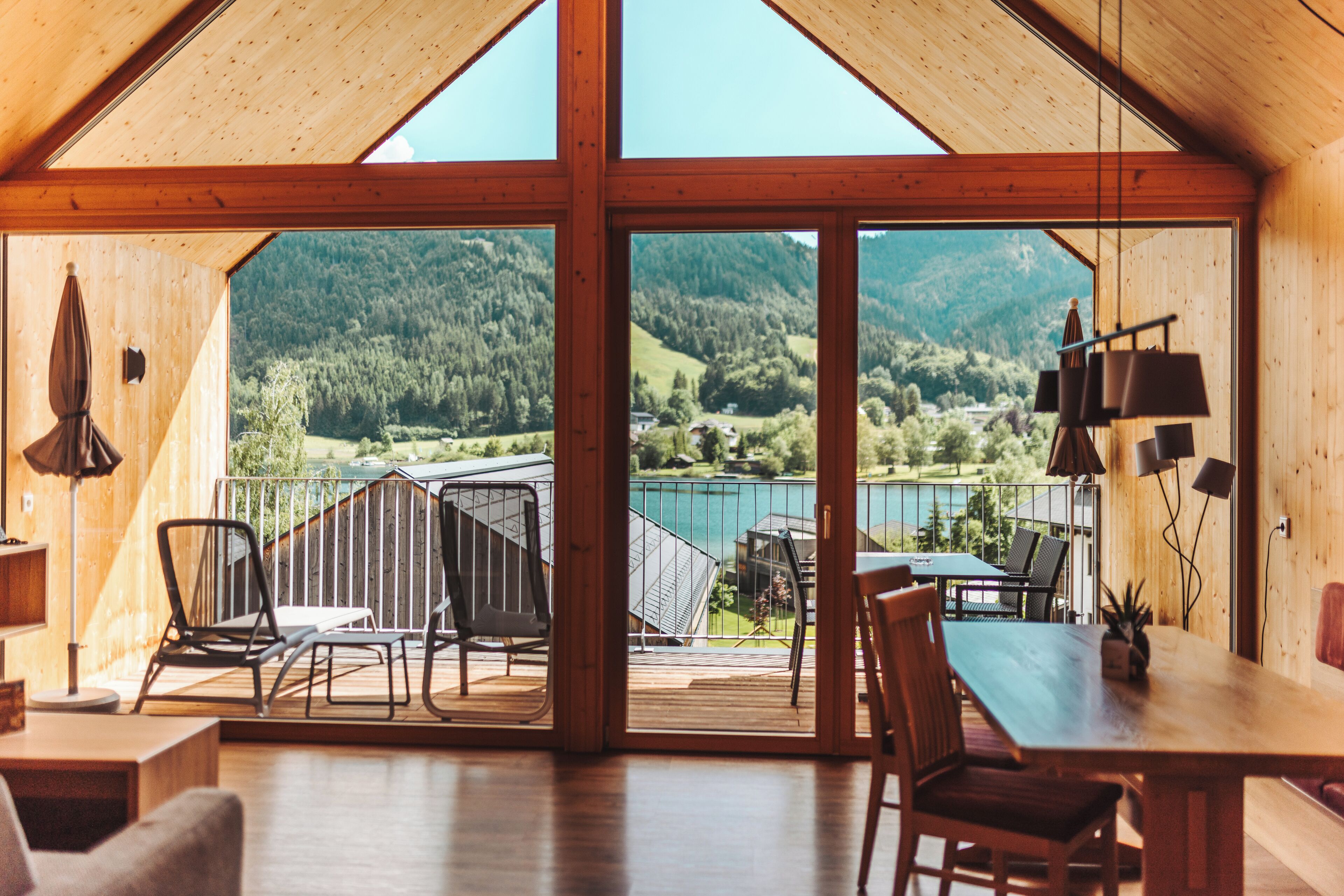 Chalet, Balcony, Lake View | Living area