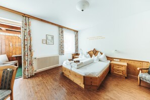 In-room safe, free WiFi, wheelchair access - REGITNIG GmbH - Hotel & Chalets (Weissensee)
