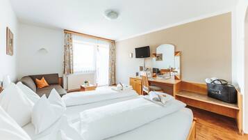 Double Room, Balcony, Garden View | In-room safe, free WiFi, wheelchair access