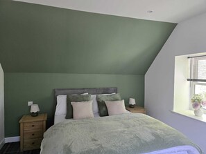 Deluxe House | Free WiFi, bed sheets - Woodside House (Forres)