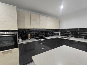 Basic Double Room | Private kitchen - Woodside House (Forres)