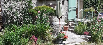 Maison 2 pers Volvic parc des Volcans, jardin ombragé. Tout confort 70 m²
.