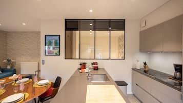 KylskÄp, mikrovÄgsugn, ugn och spishÀll