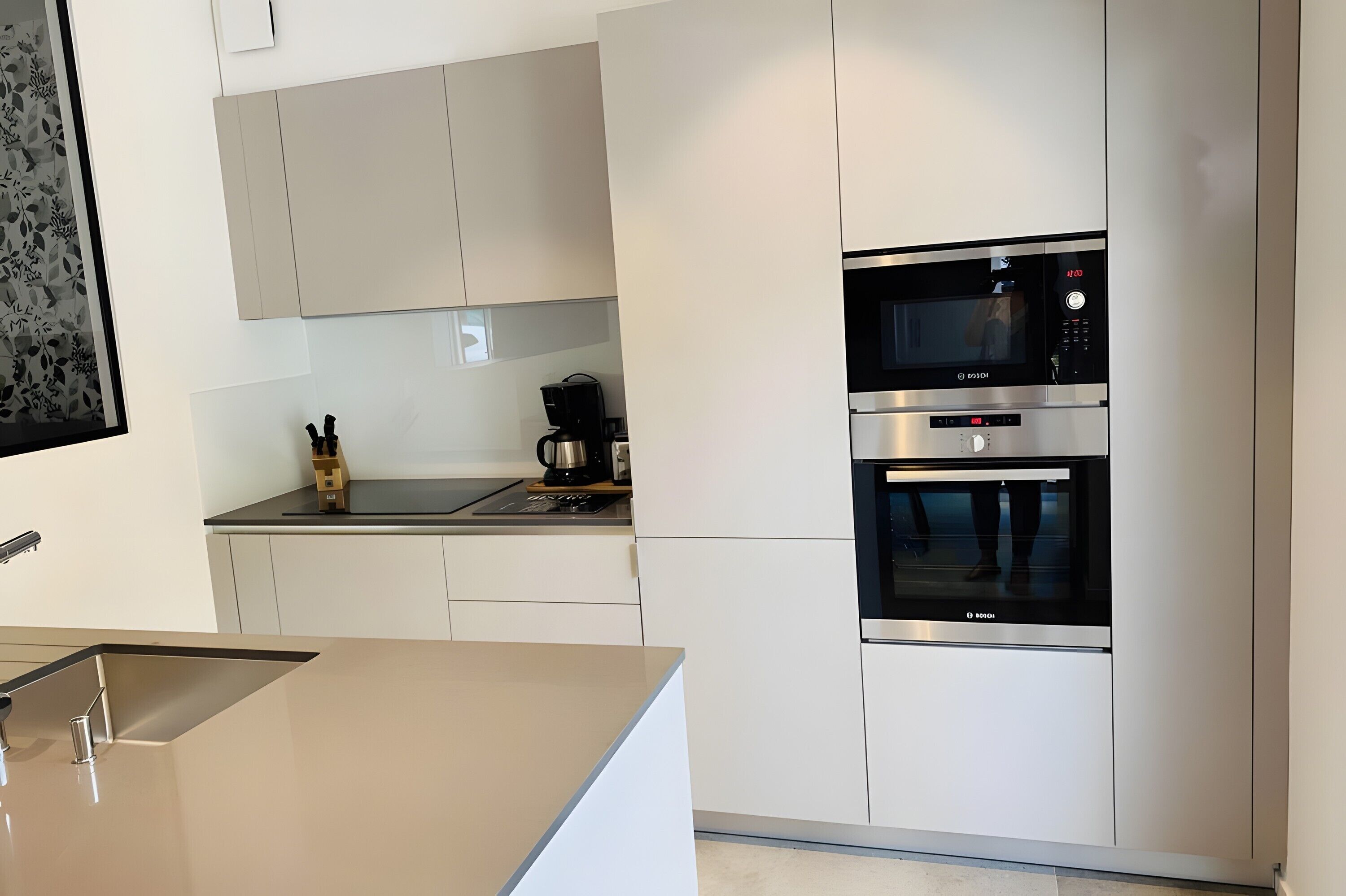 雪櫃、微波爐、焗爐、爐具