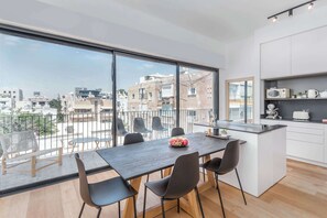 Dining - Contemporary 3BR Apt Near Geula Beach by HolyGuest (Tel Aviv-Yafo)